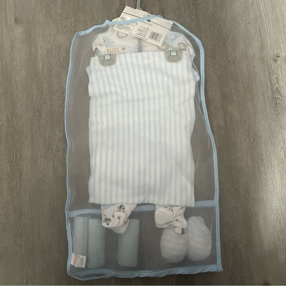 2 Baby Sets Body Suit Sleeper Socks Bib Wash Cloth Size 0-3 3-6 Months - Picture 5 of 9